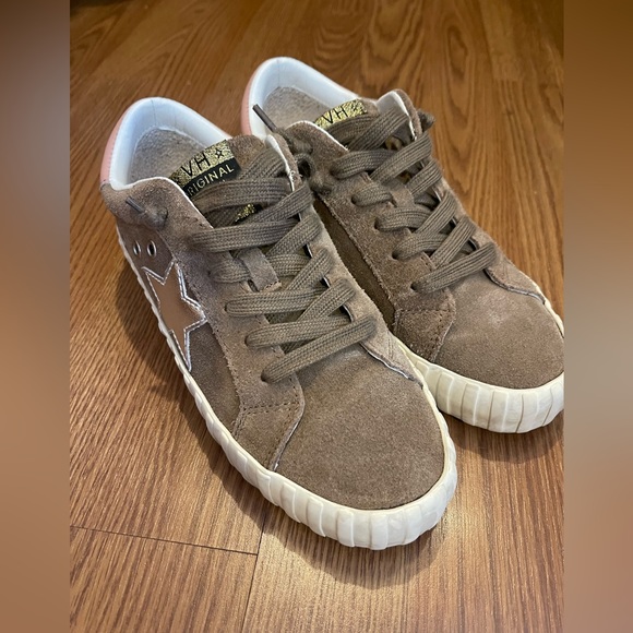 Vintage Havana Shoes - Like New Brown & Pink Vintage Havana Women’s Sneakers Size 7